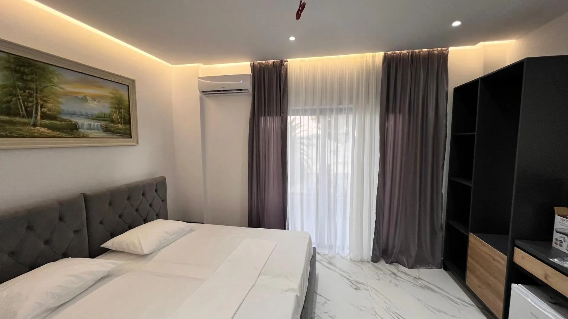 Lezet Hotel Sarandë