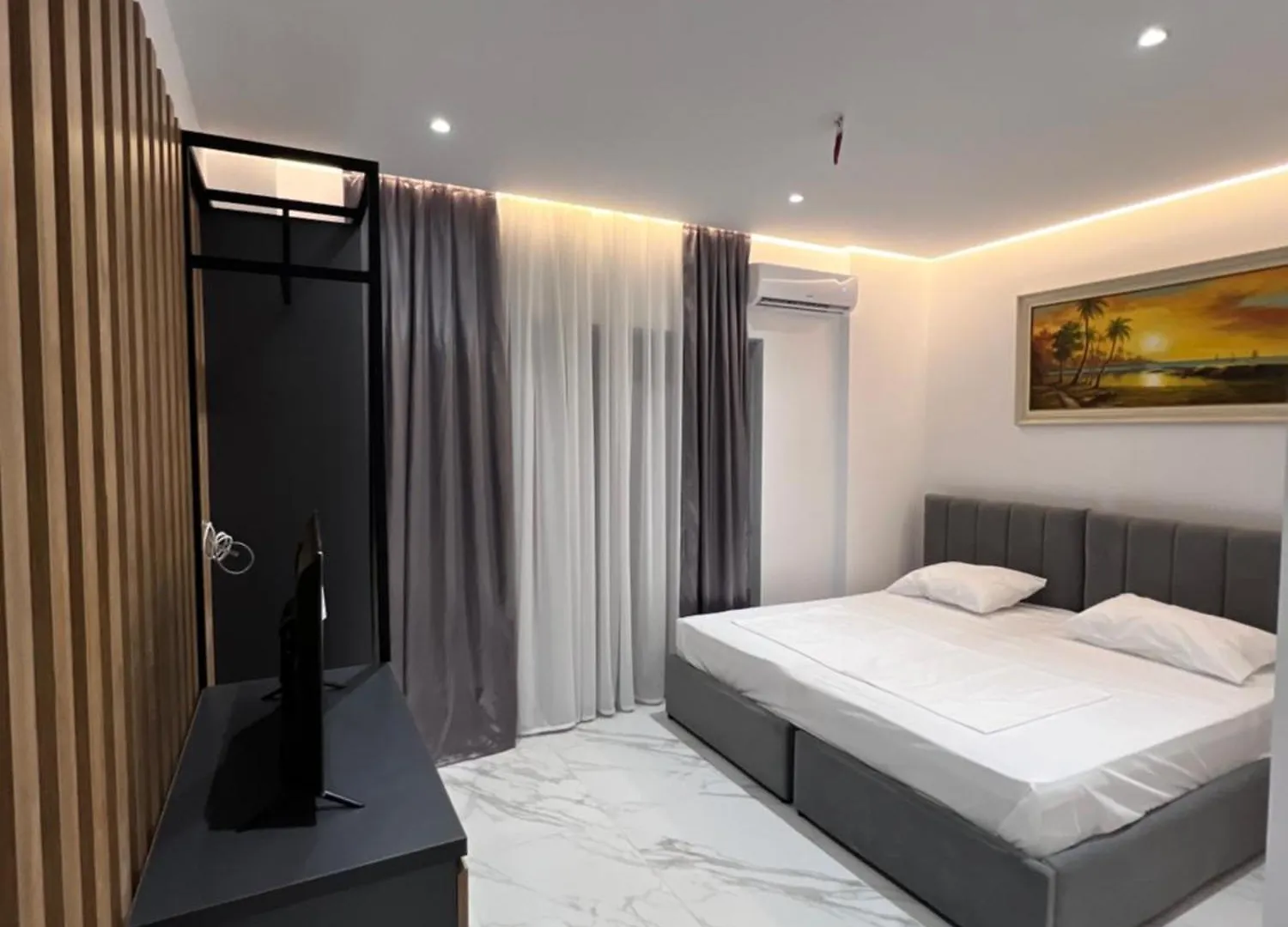 Lezet Hotel Sarandë Albania