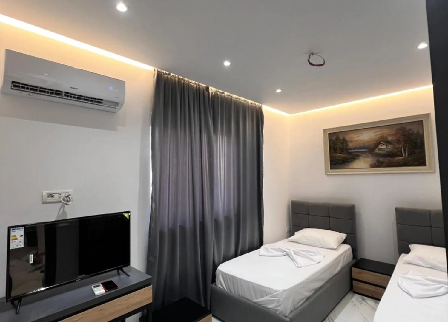 Lezet Hotel Sarandë 3*,  Albania