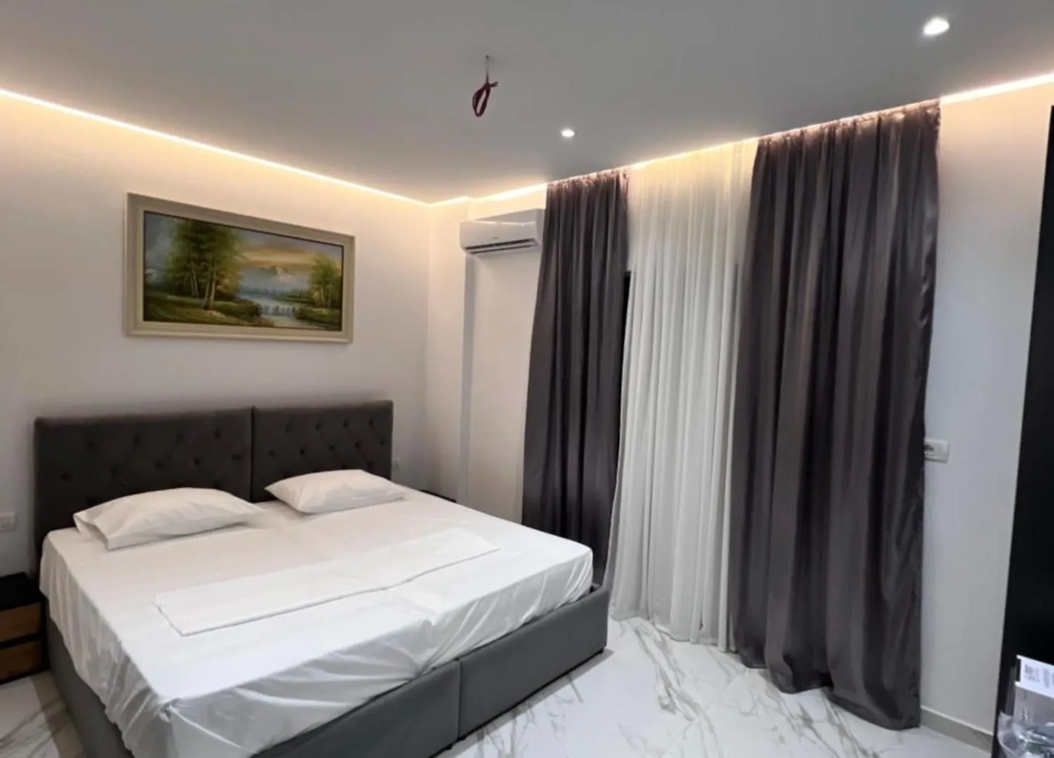 Lezet Hotel Sarandë 3*,