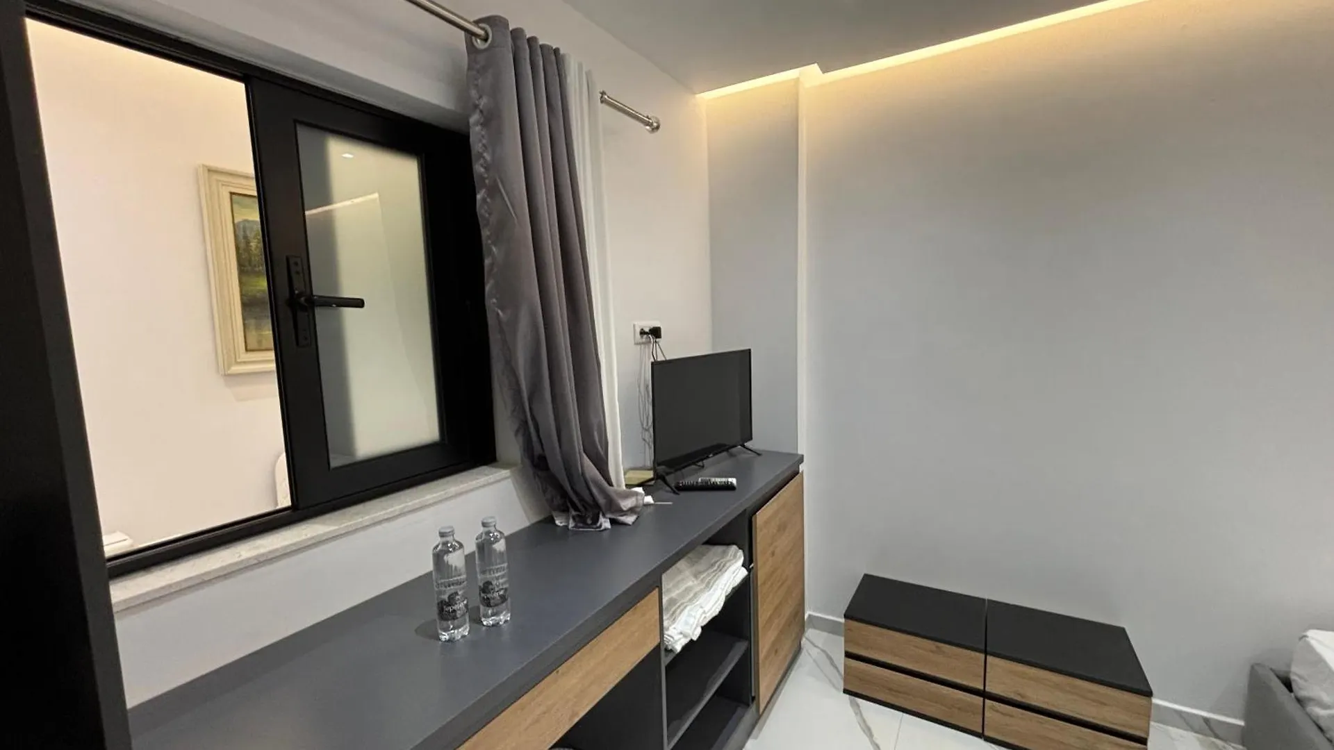 Lezet Hotel Sarandë