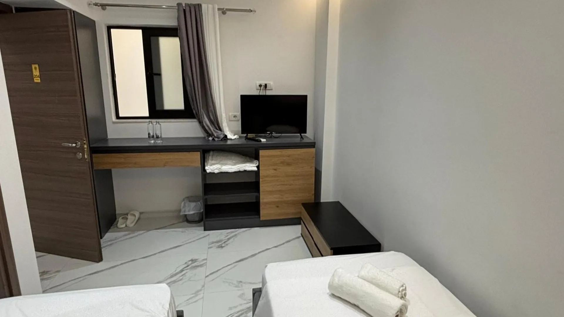 Lezet Hotel Sarandë Albania