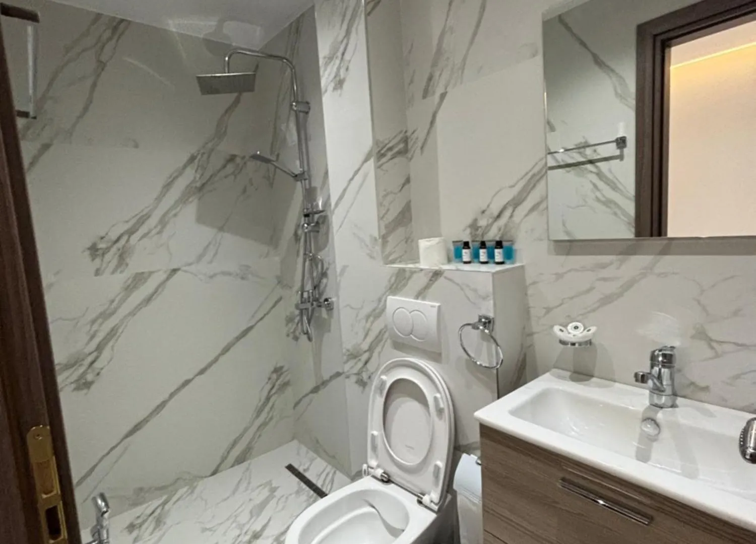 Lezet Hotel Sarandë